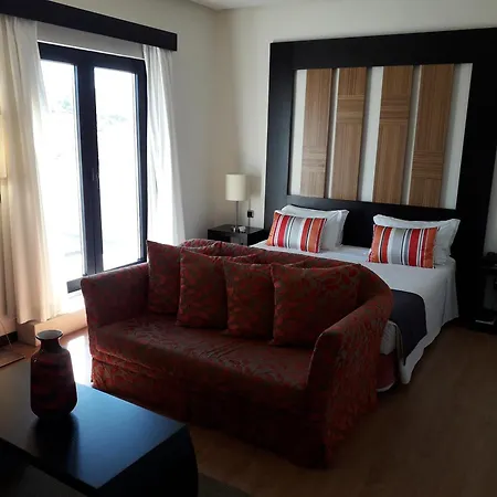 Hotel Lisboa מלון 4*